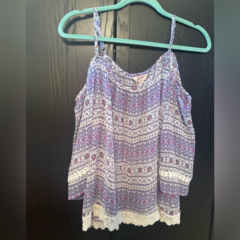 Arizona Jeans off the shoulder top